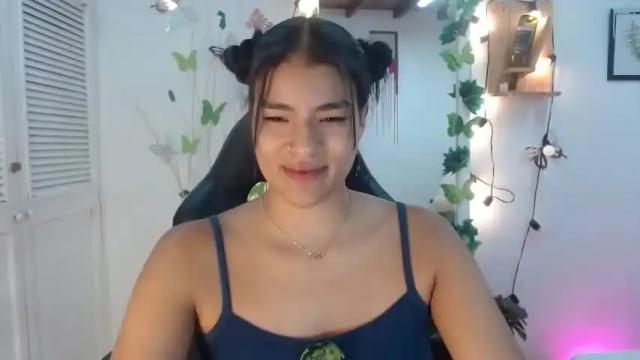 Image 6 of andreacollin Stream on Chaturbate on 14 months ago