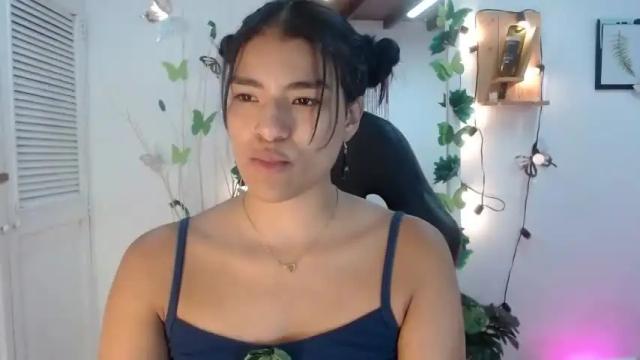 Image 8 of andreacollin Stream on Chaturbate on 14 months ago