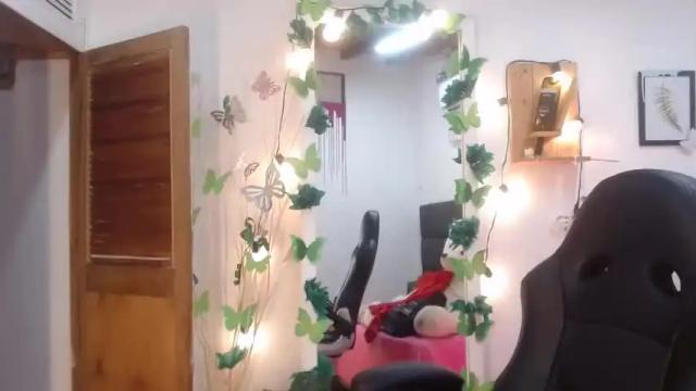 Image 8 of andreacollin Stream on Chaturbate on 14 months ago
