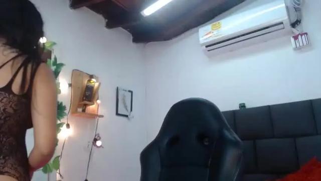 Image 2 of andreacollin Stream on Chaturbate on 14 months ago