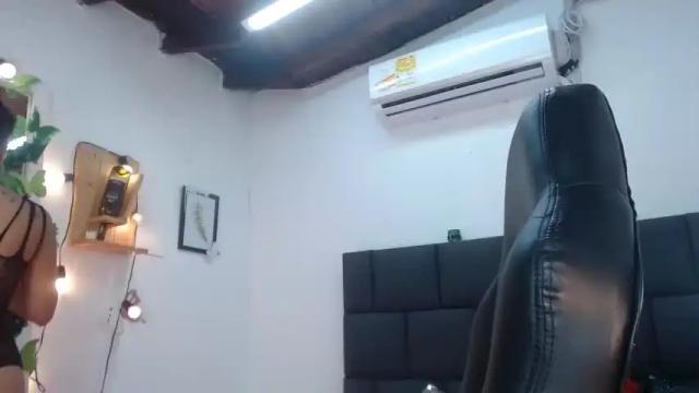 Image 4 of andreacollin Stream on Chaturbate on 14 months ago