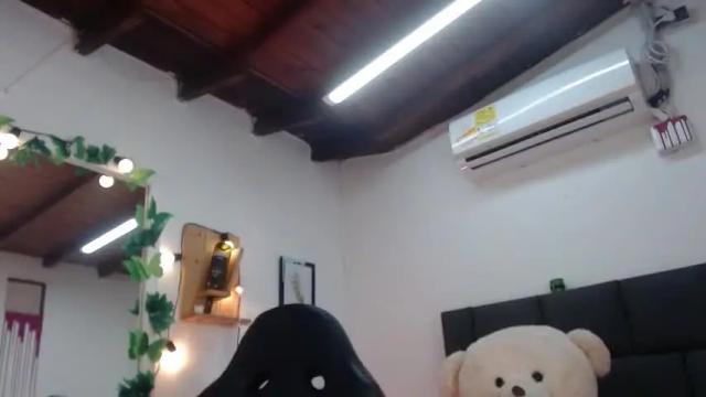 Image 2 of andreacollin Stream on Chaturbate on 14 months ago