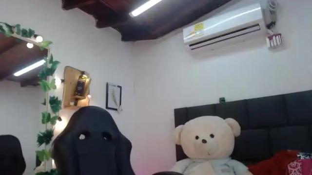 Image 4 of andreacollin Stream on Chaturbate on 14 months ago