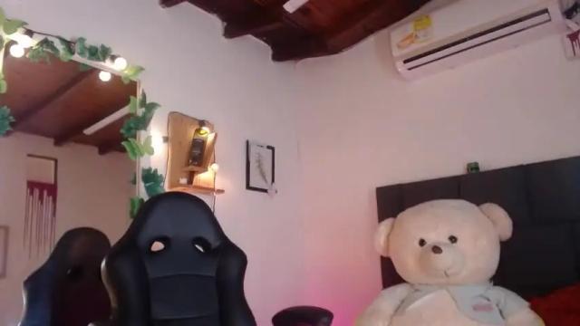 Image 6 of andreacollin Stream on Chaturbate on 14 months ago