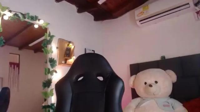 Image 7 of andreacollin Stream on Chaturbate on 14 months ago