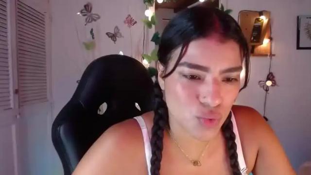 Image 12 of andreacollin Stream on Chaturbate on 14 months ago