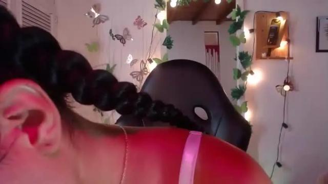 Image 6 of andreacollin Stream on Chaturbate on 14 months ago