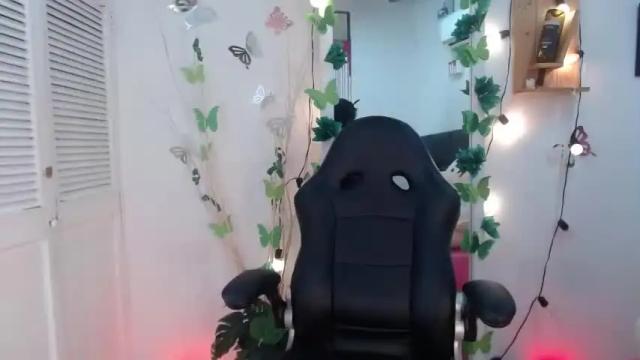 Image 11 of andreacollin Stream on Chaturbate on 13 months ago