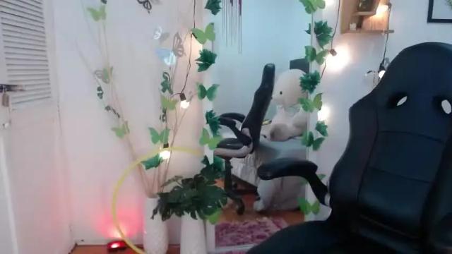 Image 10 of andreacollin Stream on Chaturbate on 13 months ago