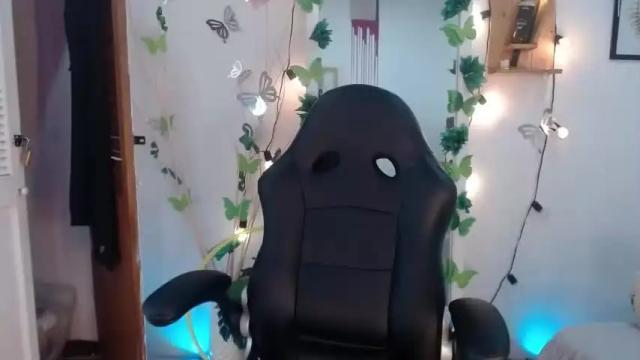 Image 12 of andreacollin Stream on Chaturbate on 13 months ago