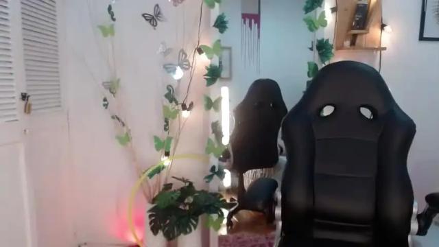Image 2 of andreacollin Stream on Chaturbate on 13 months ago