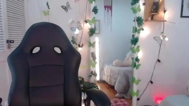 Image 4 of andreacollin Stream on Chaturbate on 13 months ago