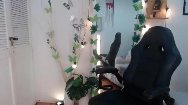 Image 2 of andreacollin Stream on Chaturbate on 13 months ago