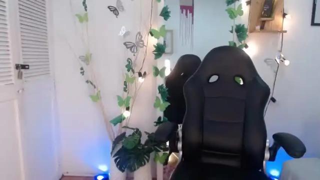 Image 4 of andreacollin Stream on Chaturbate on 13 months ago