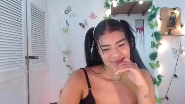 Image 10 of andreacollin Stream on Chaturbate on 13 months ago