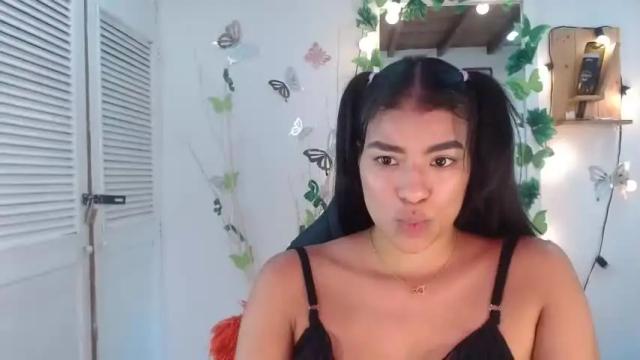 Image 11 of andreacollin Stream on Chaturbate on 13 months ago