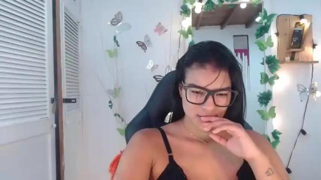 Image 2 of andreacollin Stream on Chaturbate on 13 months ago