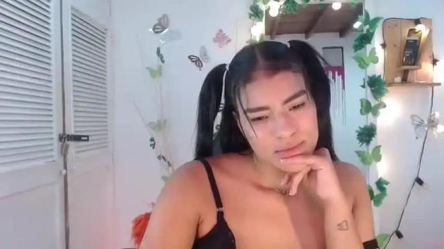 Image 8 of andreacollin Stream on Chaturbate on 13 months ago