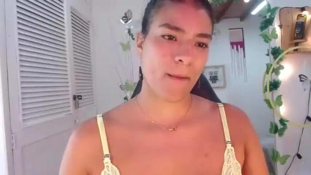 Image 10 of andreacollin Stream on Chaturbate on 13 months ago