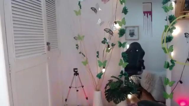 Image 2 of andreacollin Stream on Chaturbate on 13 months ago