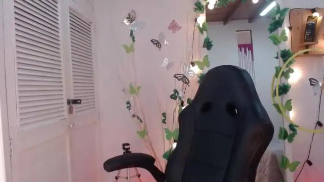 Image 3 of andreacollin Stream on Chaturbate on 13 months ago