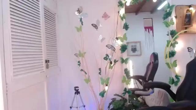 Image 4 of andreacollin Stream on Chaturbate on 13 months ago