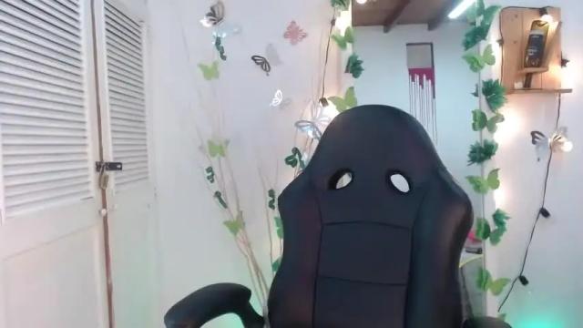 Image 10 of andreacollin Stream on Chaturbate on 13 months ago