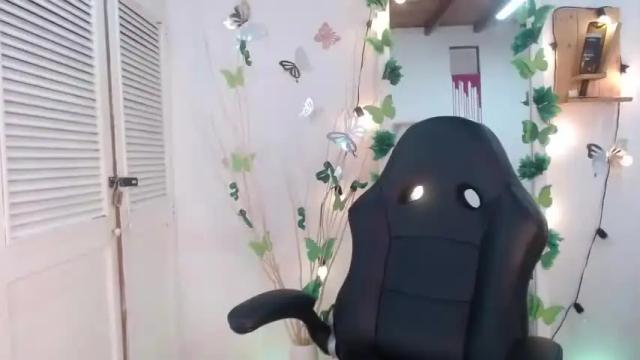 Image 4 of andreacollin Stream on Chaturbate on 13 months ago