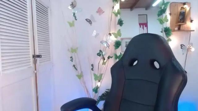 Image 7 of andreacollin Stream on Chaturbate on 13 months ago