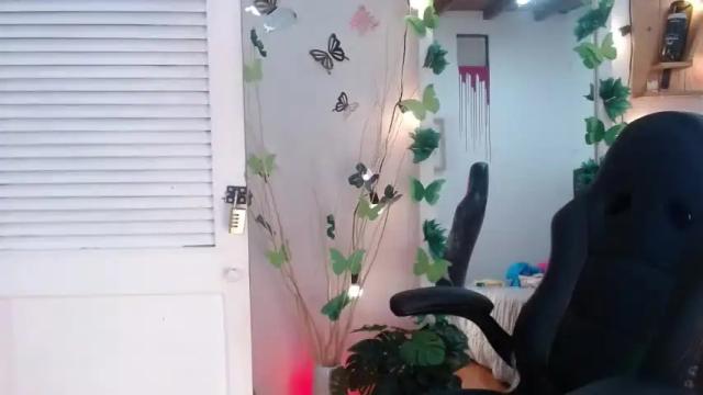 Image 11 of andreacollin Stream on Chaturbate on 13 months ago