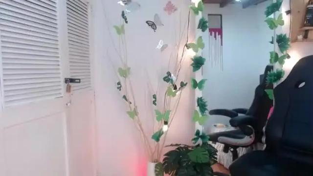 Image 2 of andreacollin Stream on Chaturbate on 13 months ago