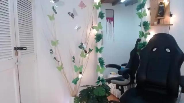 Image 4 of andreacollin Stream on Chaturbate on 13 months ago