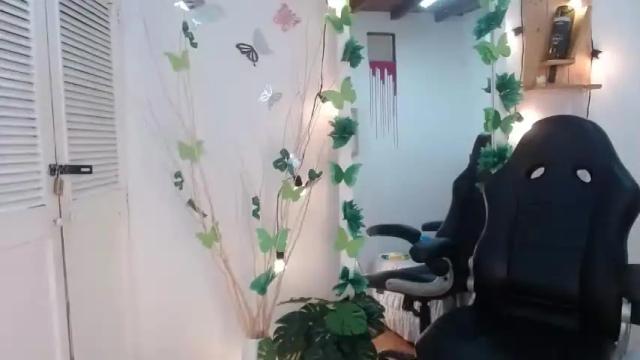 Image 6 of andreacollin Stream on Chaturbate on 13 months ago
