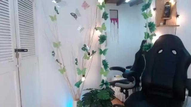 Image 7 of andreacollin Stream on Chaturbate on 13 months ago