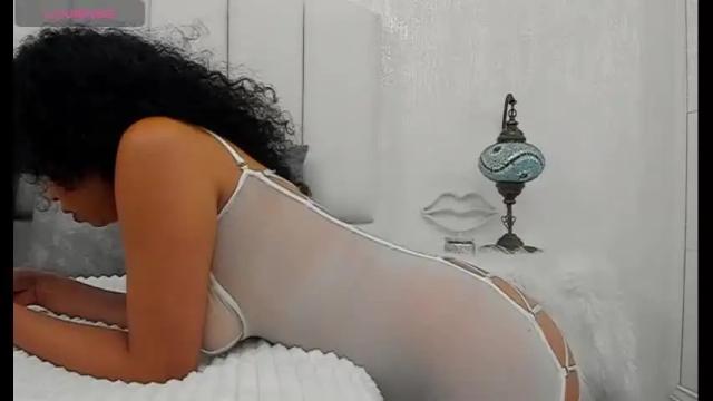 Image 2 of andrearoman_ Stream on Chaturbate on 17 months ago