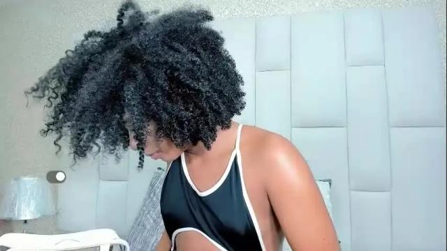 Image 11 of andreayano Stream on Chaturbate on 25 days ago