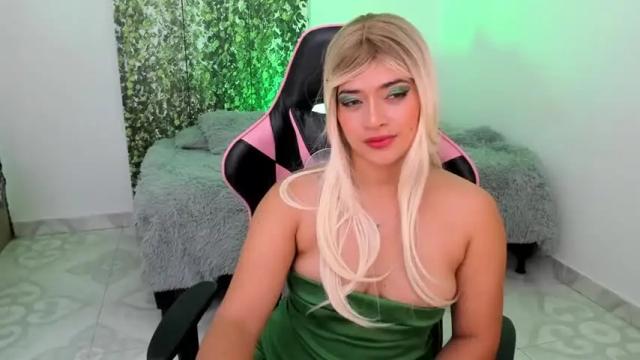 Image 4 of andreeart Stream on Chaturbate on 12 months ago