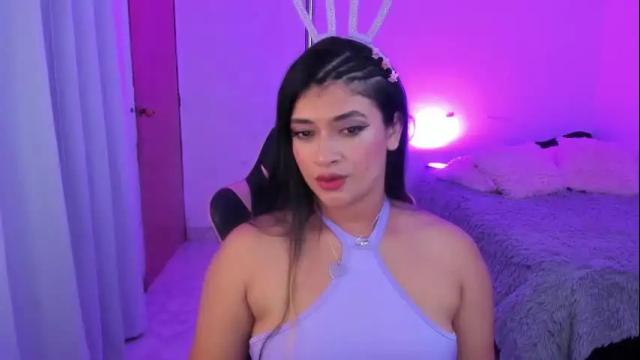 Image 2 of andreeart Stream on Chaturbate on 18 days ago