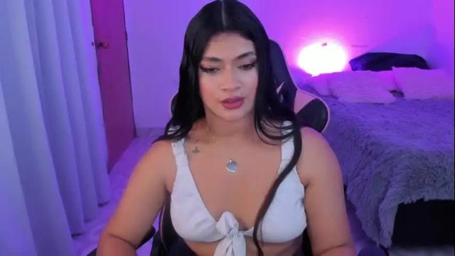 Image 3 of andreeart Stream on Chaturbate on 15 days ago