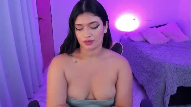 Image 2 of andreeart Stream on Chaturbate on 1 day ago