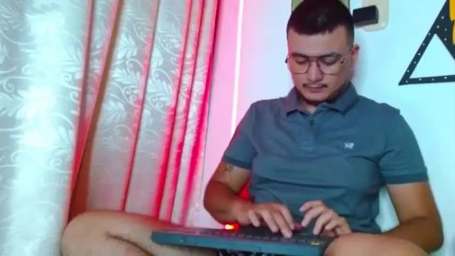 Image 12 of andrew_deluca Stream on Chaturbate on 15 months ago