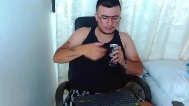 Image 12 of andrew_deluca Stream on Chaturbate on 15 months ago