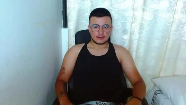 Image 2 of andrew_deluca Stream on Chaturbate on 15 months ago