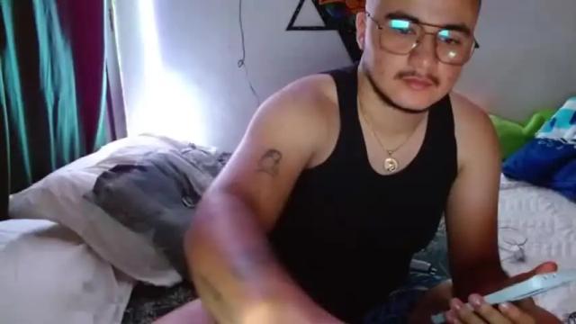 Image 7 of andrew_deluca Stream on Chaturbate on 14 months ago