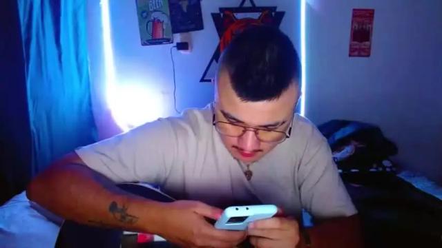 Image 3 of andrew_deluca Stream on Chaturbate on 22 months ago