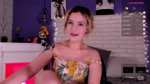 Image 4 of androidee18 Stream on Chaturbate on 16 months ago