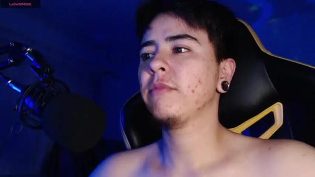 Image 2 of andyftm_ Stream on Chaturbate on 15 months ago