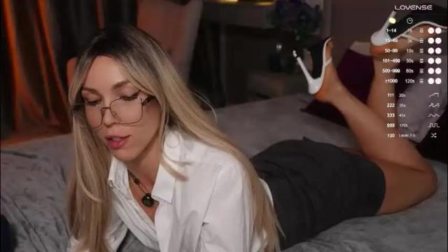 Image 12 of anette_belorie Stream on Chaturbate on 2 months ago