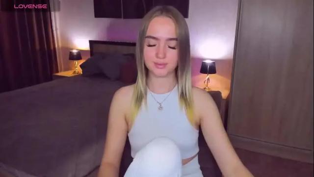 Image 3 of anfisalorns Stream on Chaturbate on 8 months ago