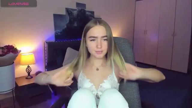 Image 2 of anfisalorns Stream on Chaturbate on 8 months ago